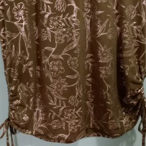 Pretty Olive Brown color with silver floral/ leaf 🌿 design